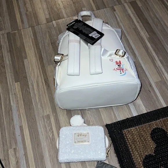 LOUNGEFLY DISNEY Mickey Mouse sequin snowman bag set! - Picture 5 of 8